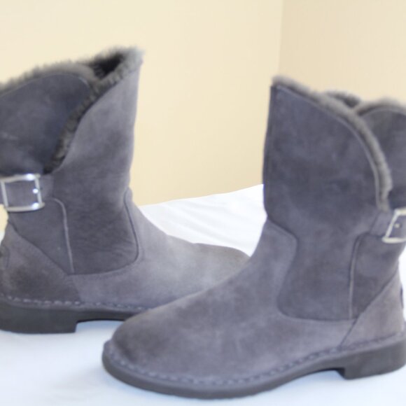 New without Tags Uggs Jannika Charcoal Suede Fur Cuff Booties Size 6. - Picture 9 of 13